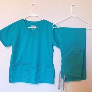 Wonderwink scrubs! (Xs top, xxs bottoms)